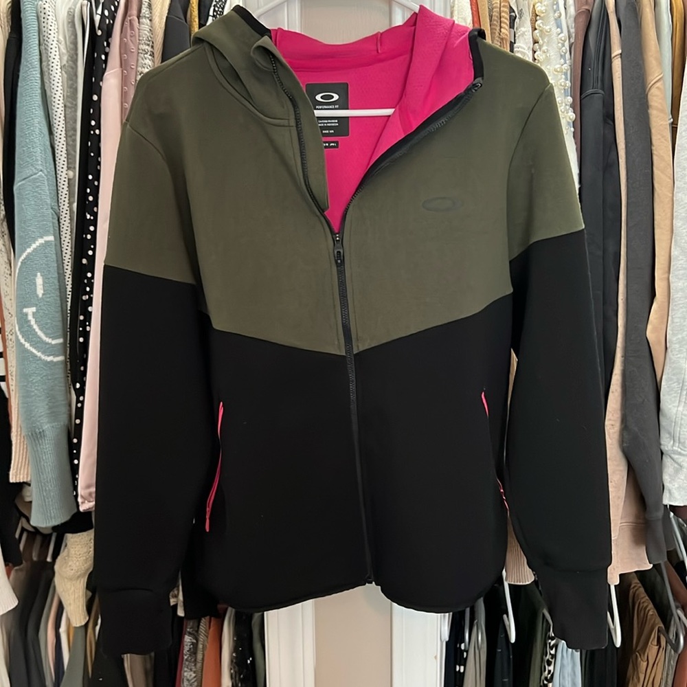 Women’s Oakley zip up
